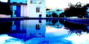 2 Bed apartment in luxury Country house with Pool